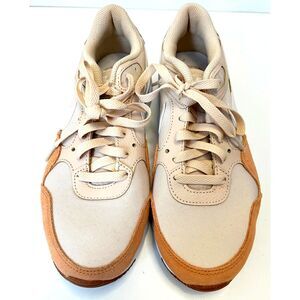 Nike Air Max SC sneakers in sanddrift/amber brown/white. Size 8.5(W), 7(M).